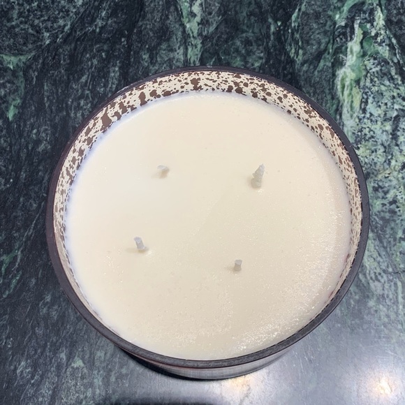 D.L. & Co. Cranberry Delight Candle - Picture 5 of 6